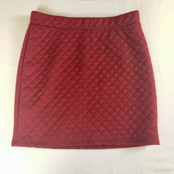 Vero Moda Dresses & Skirts - Vero Moda Burgundy Quilted Knit Skirt - Size M